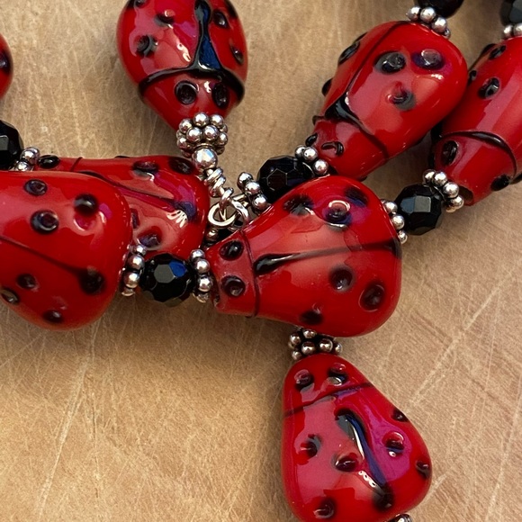 Beautiful lampwork ladybug wraparound bracelet - Picture 2 of 8